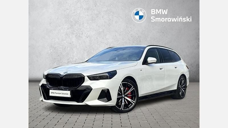 Biel mineralna metalizowany Używany 2024 BMW 540 Comfort Edition Kombi | 369 900 zł (Dość drogi) - Obraz 1/3
