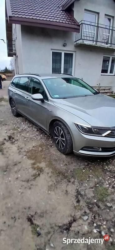 Używany VW Passat 105 KM (77 kW) 2014 Grafitowy Kombi