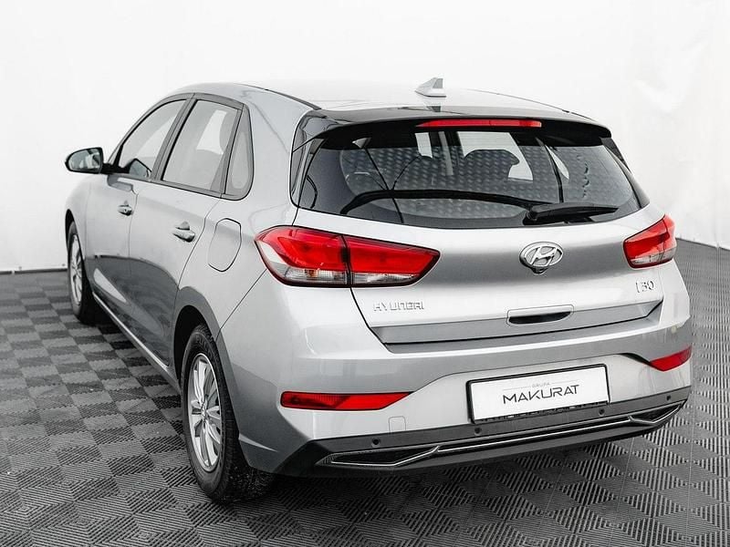 Używany Hyundai i30 120 KM (88 kW) 2022 Srebrny (metalik) Hatchback