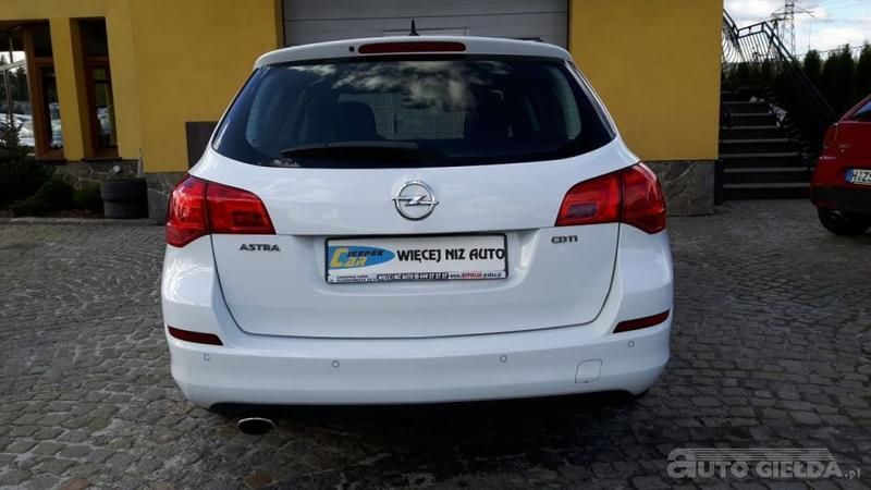 Używany Opel Astra 165 KM (121 kW) 2012 Biały