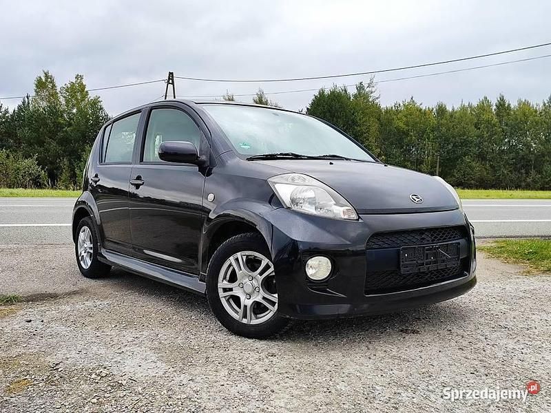 Czarny Używany 2007 Daihatsu Sirion Hatchback | 9300 zł - Obraz 1/4