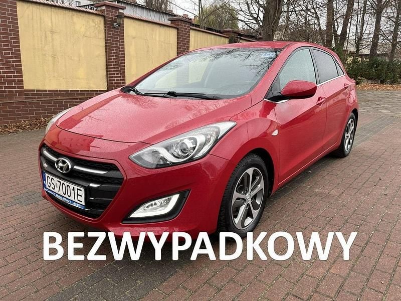 Czerwony Używany 2015 Hyundai i30 Hatchback | 33 900 zł (Uczciwa cena) - Obraz 1/4