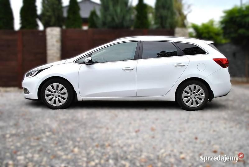 Biały Używany 2013 Kia Ceed Sportswagon Kombi | 15 000 zł - Obraz 1/4