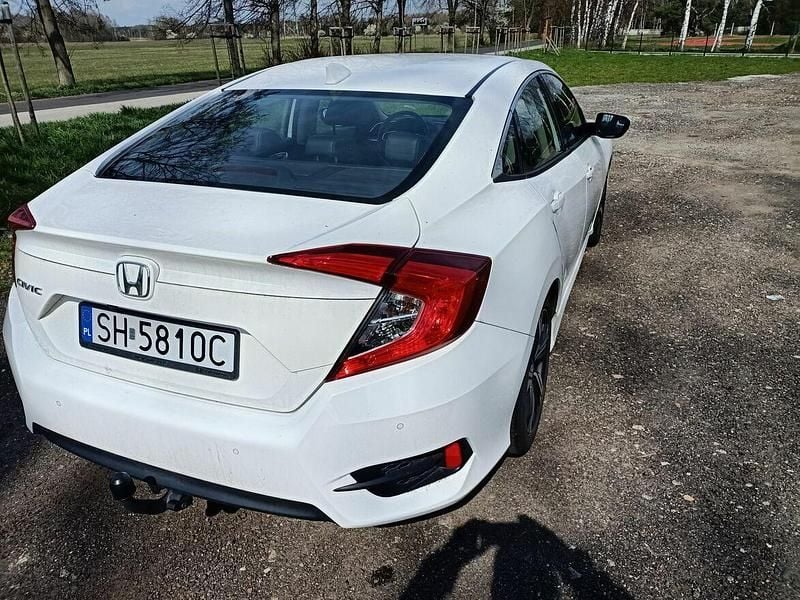 Używany Honda Civic 182 KM (133 kW) 2019 Biały Sedan/Limuzyna