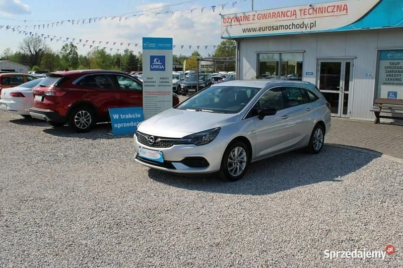 Srebrny Używany 2021 Opel Astra Elegance Kombi | 42 900 zł (Dobra cena) - Obraz 1/4