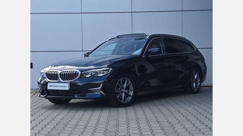 Black sapphire metallic metalizowany Używany 2022 BMW 320 Luxury Line Kombi | 129 999 zł (Dość drogi) - Obraz 1/3