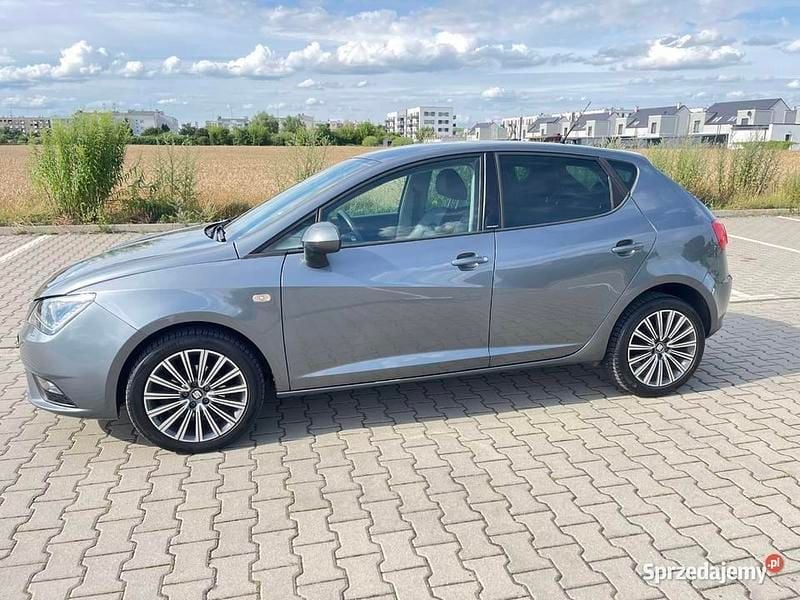Szary Używany 2016 Seat Ibiza CONNECT Hatchback | 28 900 zł (Uczciwa cena) - Obraz 1/4