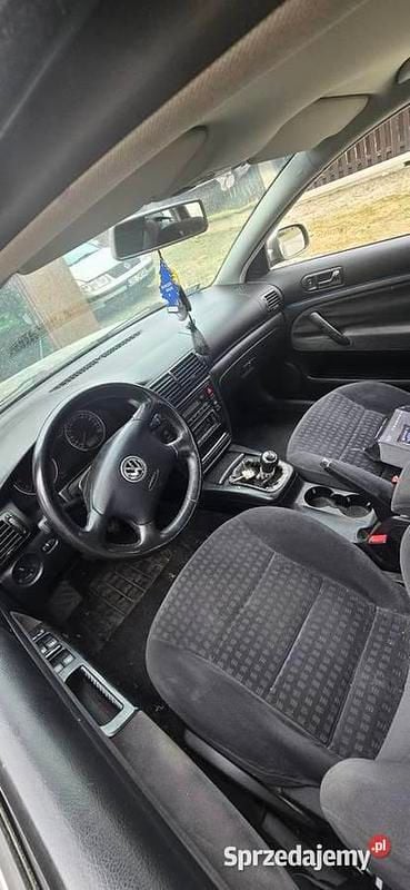 Używany VW Passat 2001 Zielony Sedan/Limuzyna