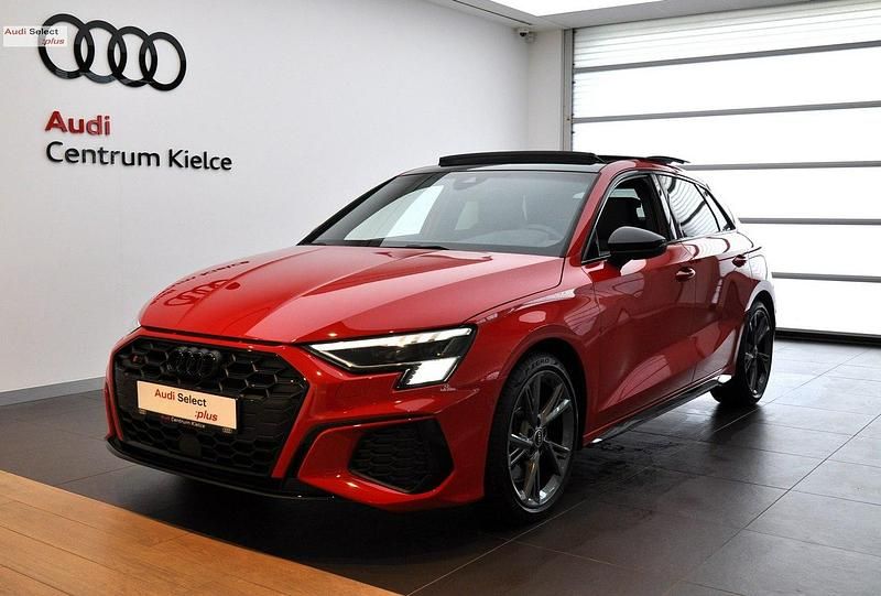 Czerwony Używany 2022 Audi S3 Ambiente Hatchback | 189 980 zł (Uczciwa cena) - Obraz 1/4