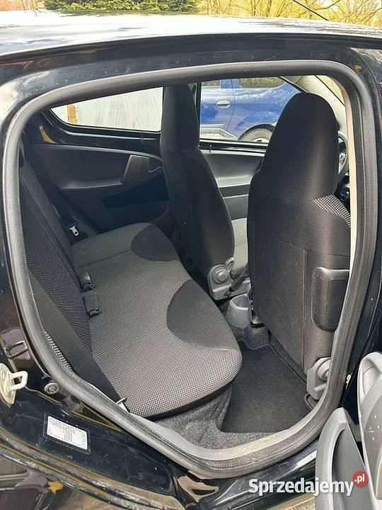 Używany Toyota Aygo 68 KM (50 kW) 2011 Czarny Hatchback