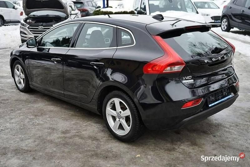 Używany Volvo V40 115 KM (84 kW) 2013 Czarny Sedan/Limuzyna
