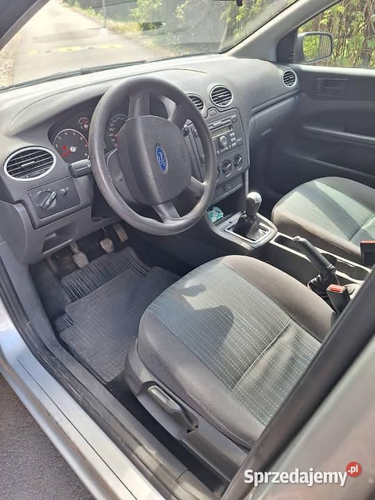 Używany Ford Focus 2005 Srebrny Kombi