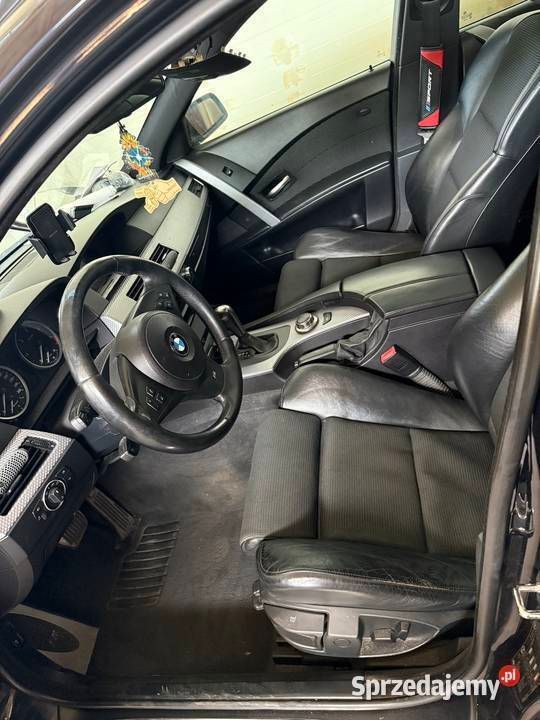 Czarny Używany 2006 BMW 530 Kombi | 25 000 zł (Dobra cena) - Obraz 1/4