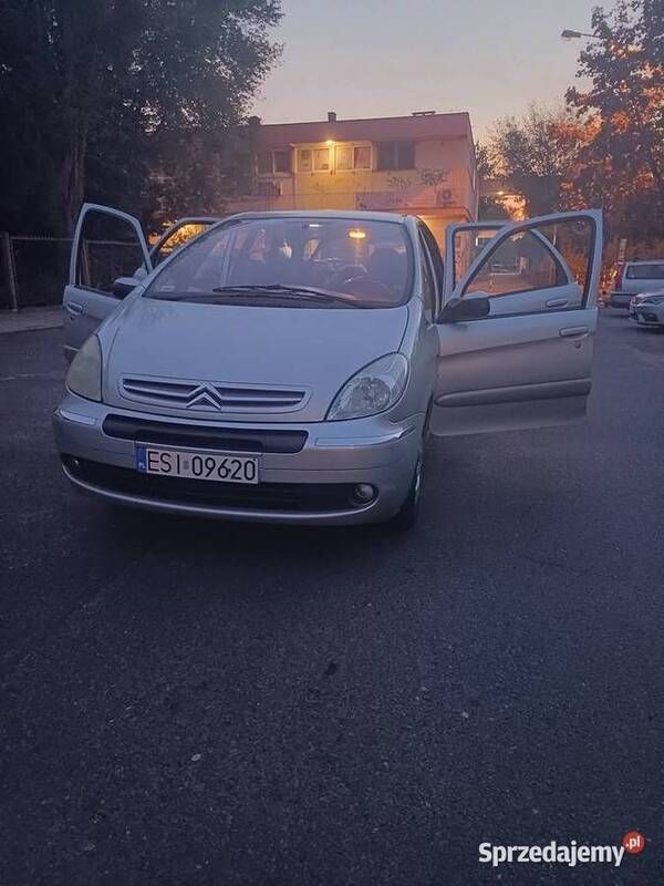 Srebrny Używany 2005 Citroën Xsara Picasso Minivan | 5900 zł - Obraz 1/4