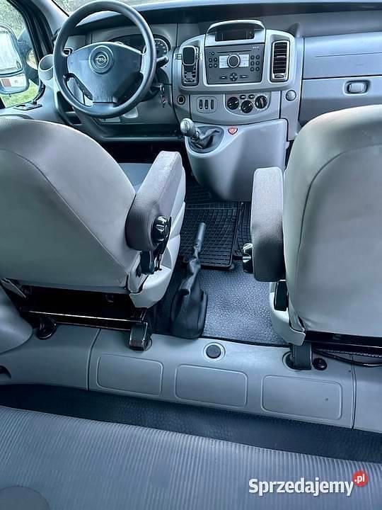 Używany Opel Vivaro 2007 Czarny Minivan