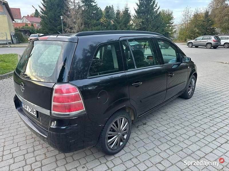 Używany Opel Zafira 2005 Czarny Minivan