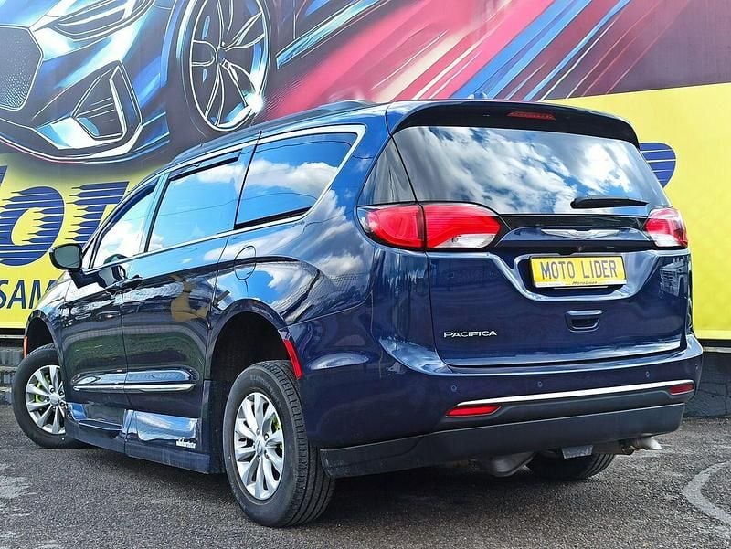 Używany Chrysler Pacifica 2017 Granatowy Minivan