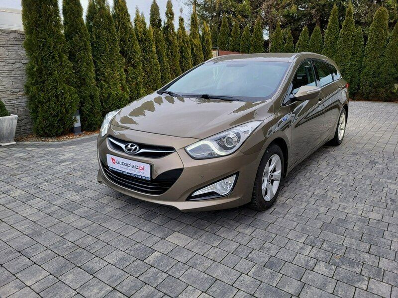 Używany Hyundai i40 116 KM (85 kW) 2013 Złoty (metalik, perła) Kombi
