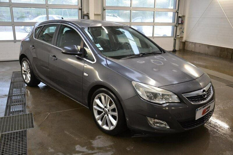 Szary Używany 2010 Opel Astra Hatchback | 8800 zł - Obraz 1/4
