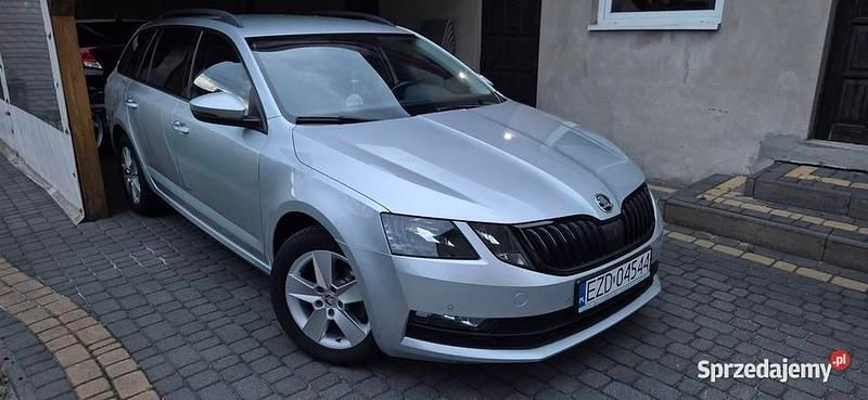 Srebrny Używany 2020 Skoda Octavia Kombi | 46 900 zł (Uczciwa cena) - Obraz 1/4