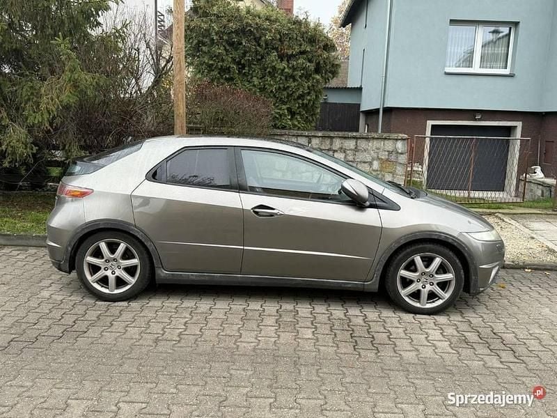 Złoty Używany 2009 Honda Civic Hatchback | 22 500 zł (Uczciwa cena) - Obraz 1/4