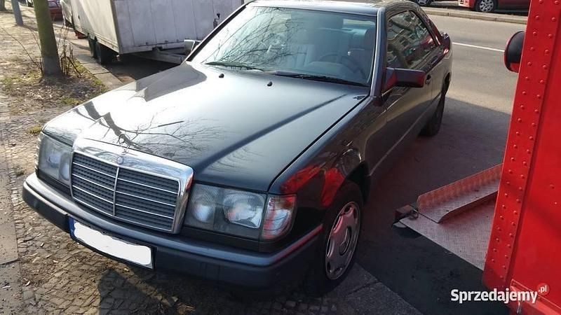 Używany Mercedes 230 1989 Czarny Coupe