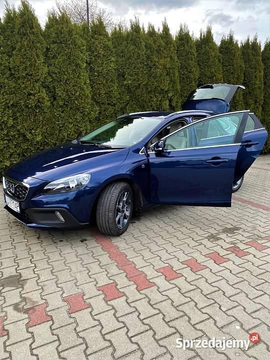 Używany Volvo V40 Ocean Race 2014 Granatowy Hatchback