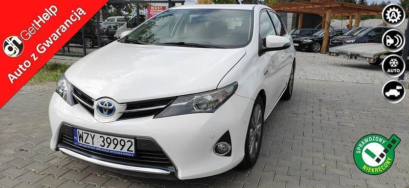 Biały Używany 2013 Toyota Auris Hybrid Hatchback | 43 999 zł (Uczciwa cena) - Obraz 1/4