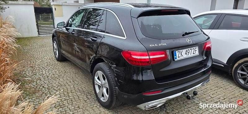 Używany Mercedes GLC250 211 KM (155 kW) 2018 Czarny SUV