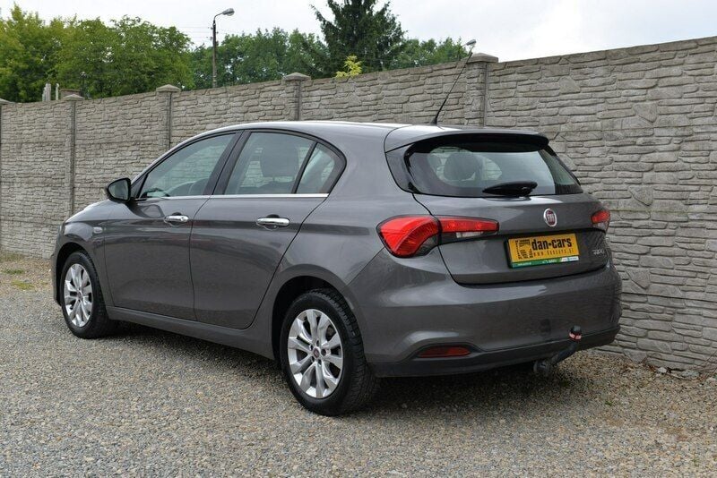 Szary Używany 2017 Fiat Tipo Hatchback | 32 800 zł (Uczciwa cena) - Obraz 1/4