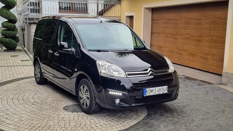Czarny (metalik) Używany 2017 Citroën Berlingo Minivan | 34 900 zł (Uczciwa cena) - Obraz 1/4