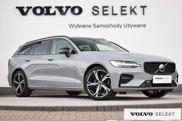 Używany Volvo V60 197 KM (144 kW) 2024 Szary Kombi