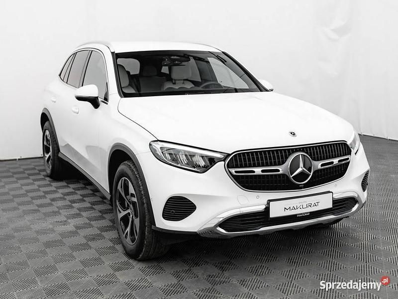 Używany Mercedes GLC300e Avantgarde 2024 Biały SUV