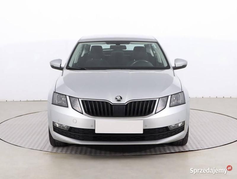 Srebrny Używany 2017 Skoda Octavia Hatchback | 41 999 zł (Uczciwa cena) - Obraz 1/4
