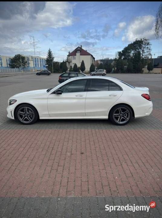 Używany Mercedes C300 AMG line 255 KM (187 kW) 2019 Biały Sedan/Limuzyna