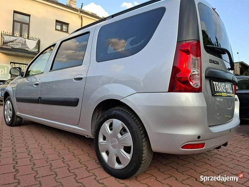 Srebrny Używany 2010 Dacia Logan Sedan/Limuzyna | 13 300 zł - Obraz 1/4