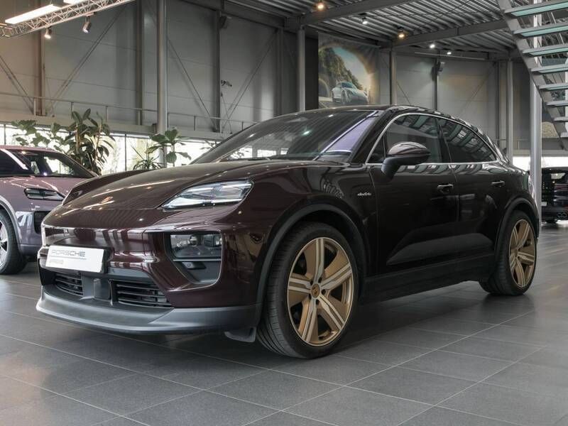 Copper ruby metallic Używany 2024 Porsche Macan SUV | 469 900 zł - Obraz 1/4