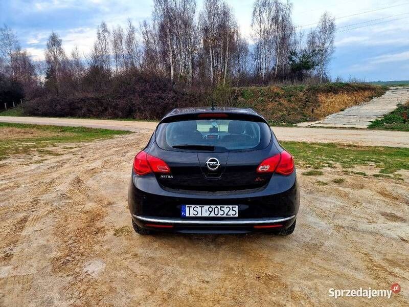 Czarny Używany 2013 Opel Astra Hatchback | 34 900 zł (Uczciwa cena) - Obraz 1/4