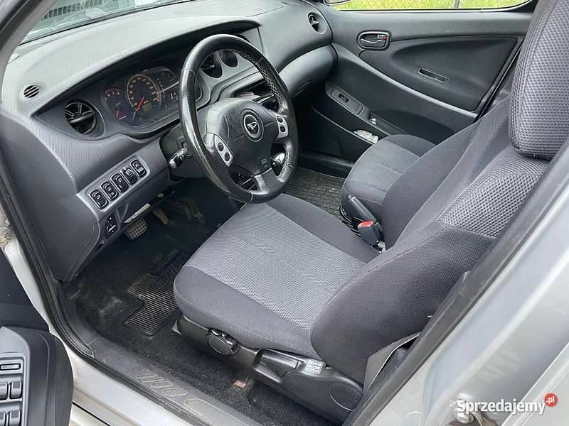 Srebrny Używany 2002 Daihatsu YRV Minivan | 5000 zł - Obraz 1/4