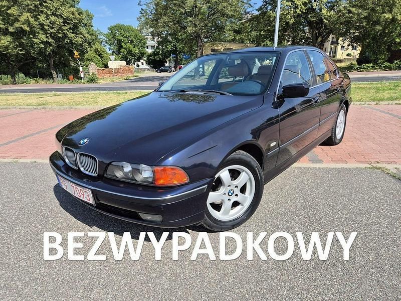 Niebieski (metalik, perła) Używany 2000 BMW 523 Sedan/Limuzyna | 14 900 zł - Obraz 1/4