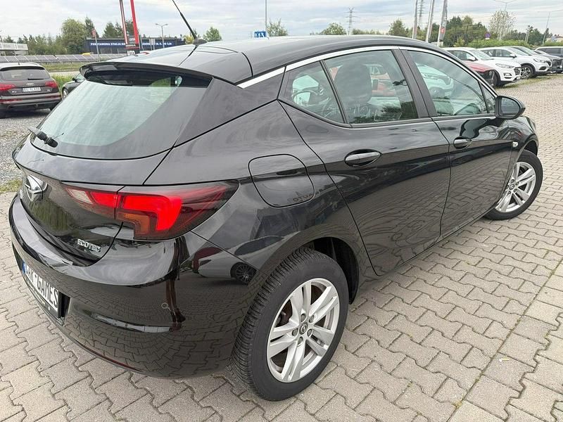 Używany Opel Astra 110 KM (80 kW) 2017 Czarny (metalik) Hatchback