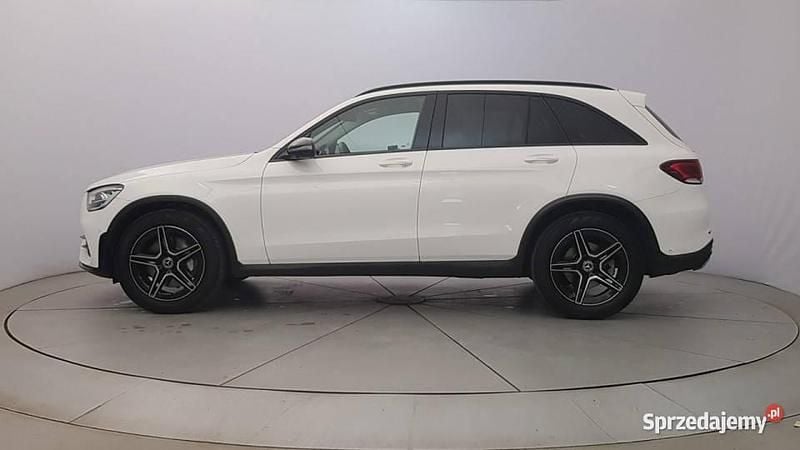Używany Mercedes GLC200 163 KM (119 kW) 2022 Biały SUV