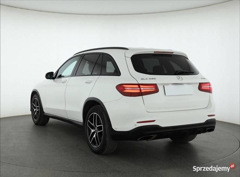 Używany Mercedes GLC250 211 KM (155 kW) 2018 Biały SUV