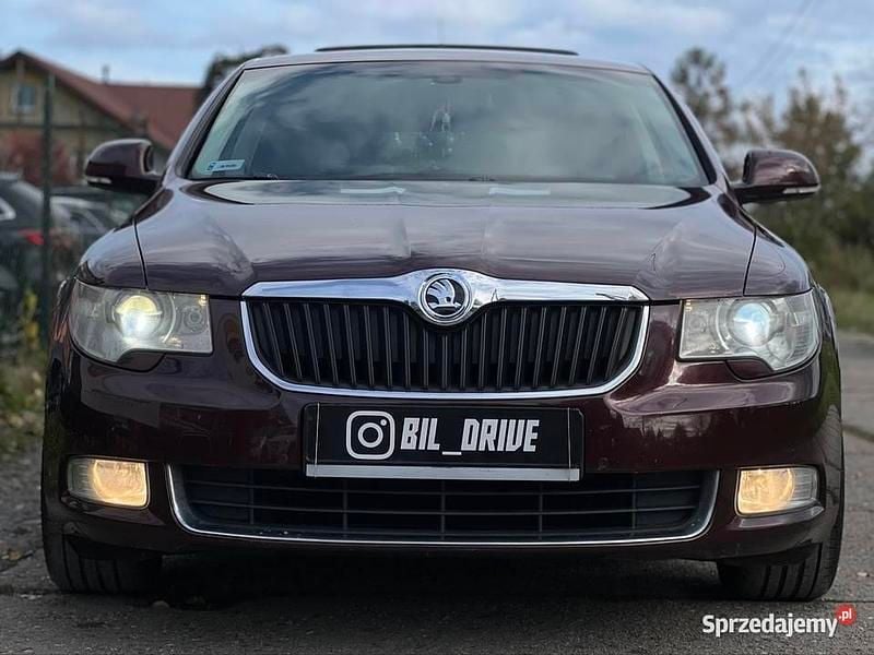 Wiśniowy Używany 2009 Skoda Superb Sedan/Limuzyna | 21 300 zł (Uczciwa cena) - Obraz 1/4