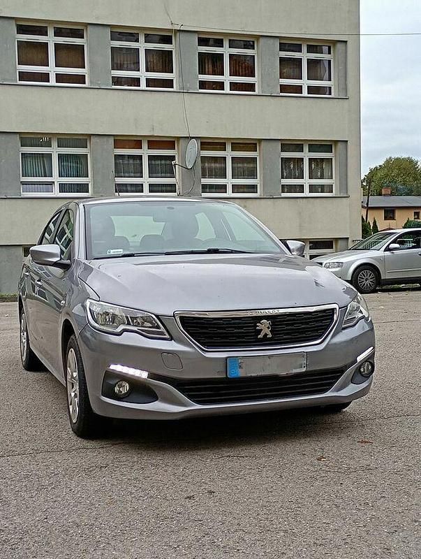 Używany Peugeot 301 2017 Srebrny Sedan/Limuzyna