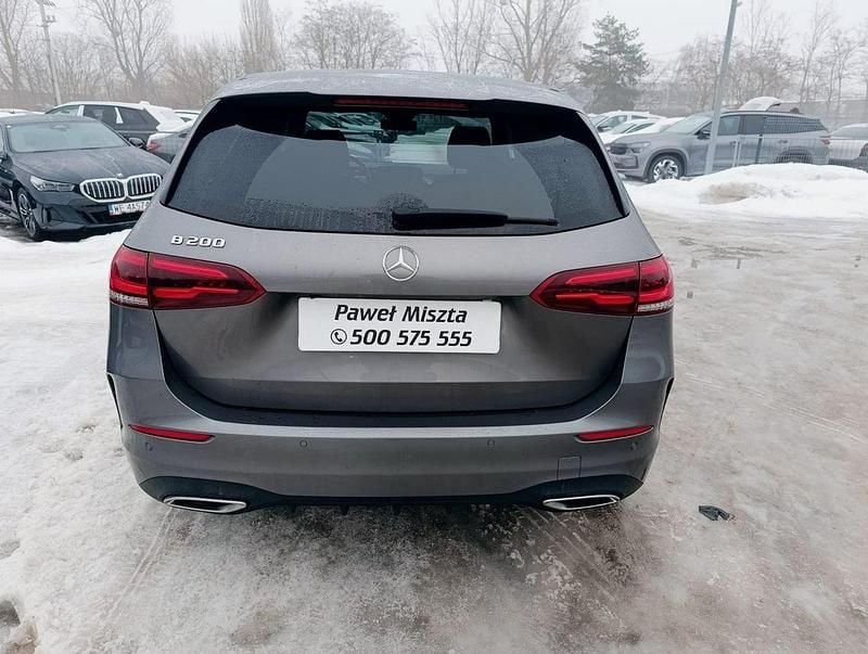 Używany Mercedes B200 163 KM (119 kW) 2022 Szary (metalik) Minivan