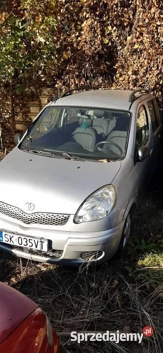 Srebrny Używany 2004 Toyota Yaris Kombi | 3499 zł (Super Cena) - Obraz 1/4