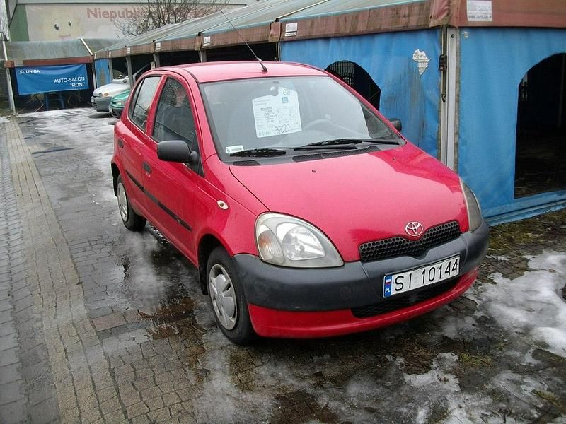 Używany Toyota Yaris 68 KM (50 kW) 2003 Czerwony Hatchback