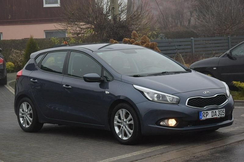 Używany Kia Ceed 100 KM (73 kW) 2013 Inny kolor Hatchback