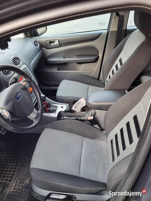 Używany Ford Focus 2011 Grafitowy Hatchback